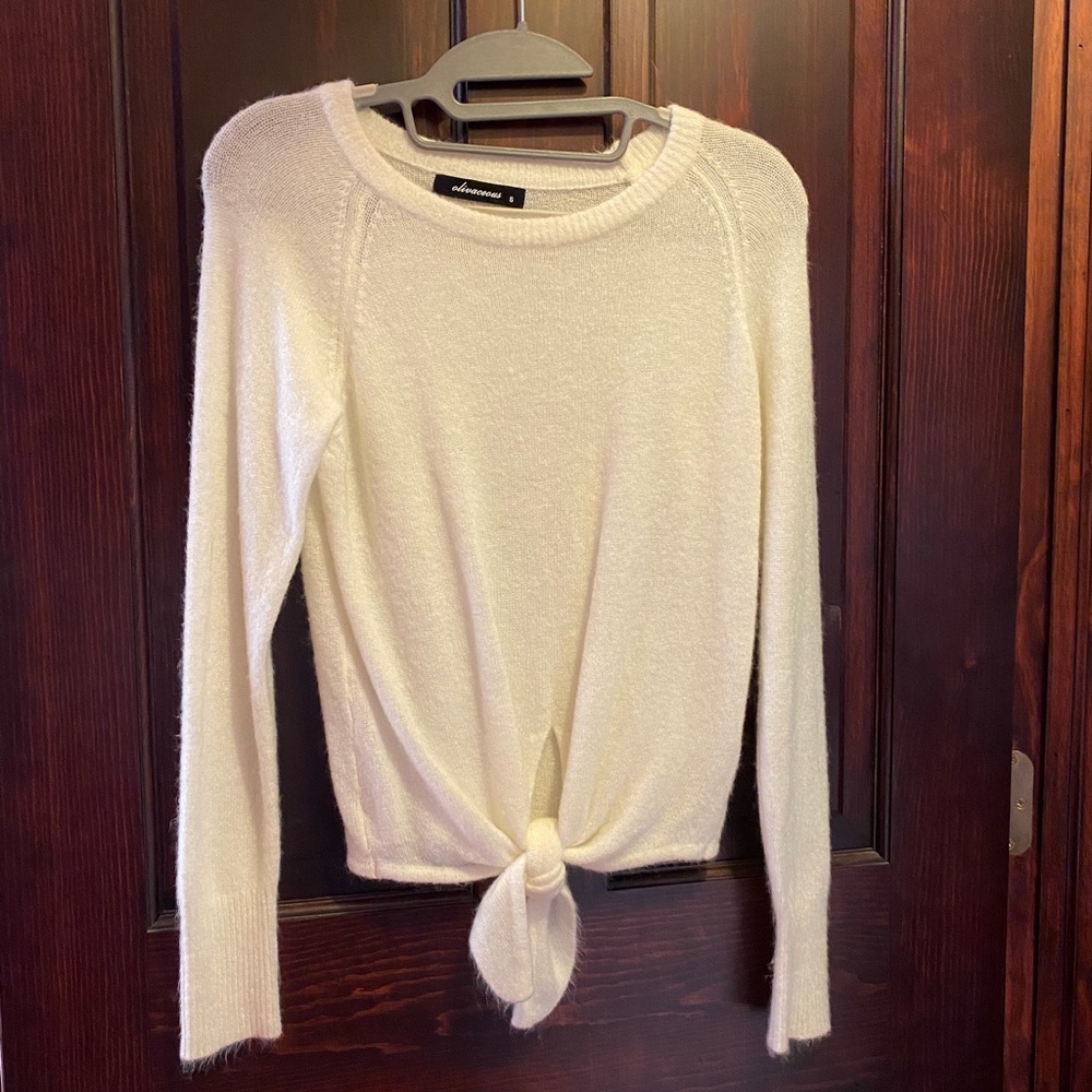 Olivaceous tie sweater